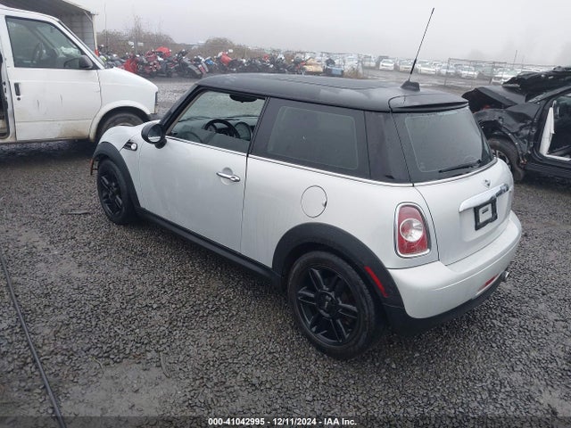 2012 MINI COOPER WMWSU3C55CT261484 Photo 2