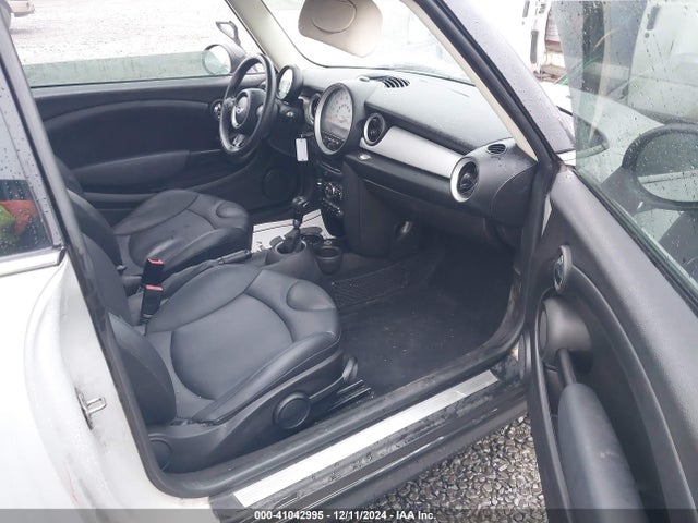 2012 MINI COOPER WMWSU3C55CT261484 Photo 4