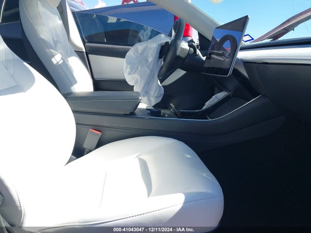 2020 TESLA MODEL Y 5YJYGDEE5LF049713 Photo 4