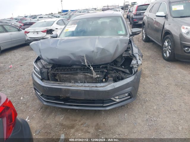 1VWBT7A30GC024841 Volkswagen Passat 1.8t Se