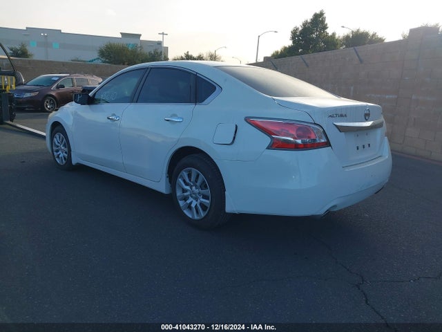 Nissan Altima 2.5 S 2015 1N4AL3AP8FC270583 Image 3