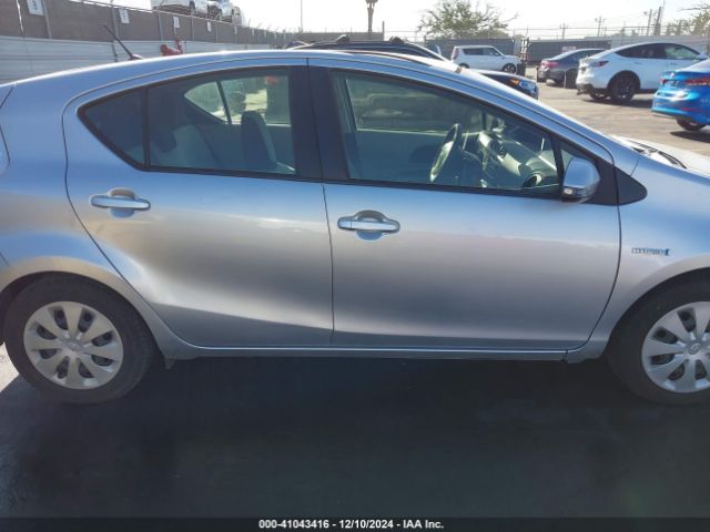 JTDKDTB33E1574227 Toyota Prius C One