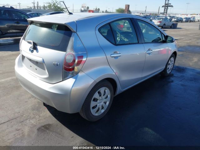 JTDKDTB33E1574227 Toyota Prius C One
