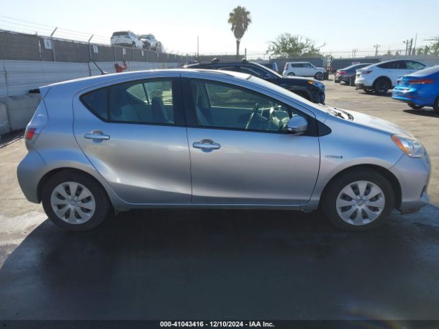 JTDKDTB33E1574227 Toyota Prius C One