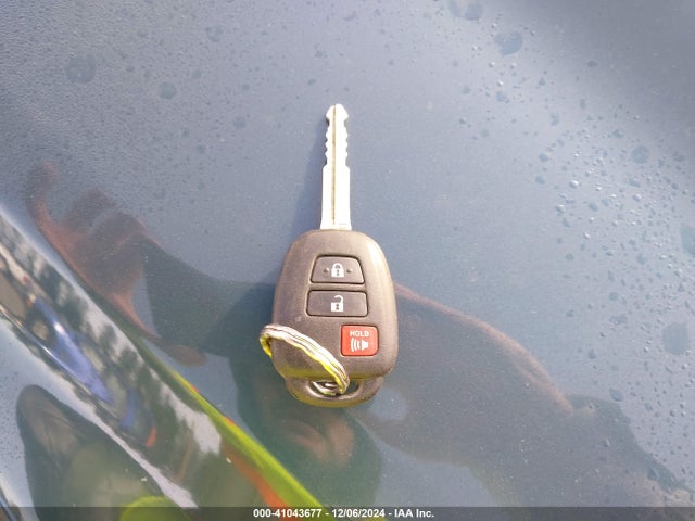 Toyota RAV4 LE 2015 JTMBFREV9FD142171 Image 11