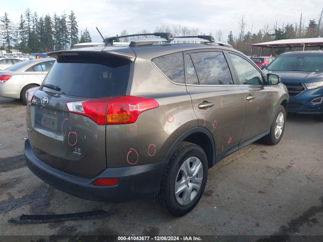 Toyota RAV4 LE 2015 JTMBFREV9FD142171 Image 4