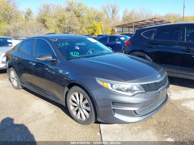 41043788 :رقم المزاد ، 5XXGT4L33HG123806 vin ، 2017 Kia Optima Lx مزاد بيع