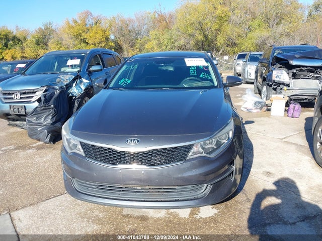 41043788 :رقم المزاد ، 5XXGT4L33HG123806 vin ، 2017 Kia Optima Lx مزاد بيع