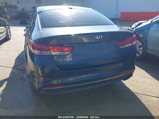 41043788 :رقم المزاد ، 5XXGT4L33HG123806 vin ، 2017 Kia Optima Lx مزاد بيع