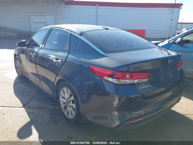 41043788 :رقم المزاد ، 5XXGT4L33HG123806 vin ، 2017 Kia Optima Lx مزاد بيع