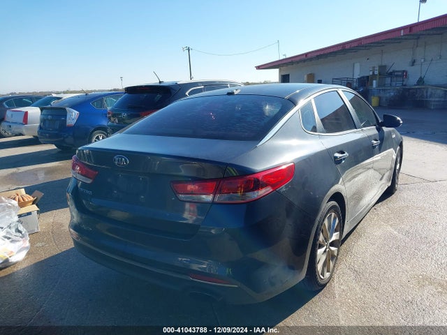 41043788 :رقم المزاد ، 5XXGT4L33HG123806 vin ، 2017 Kia Optima Lx مزاد بيع