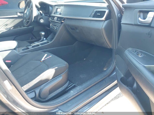 41043788 :رقم المزاد ، 5XXGT4L33HG123806 vin ، 2017 Kia Optima Lx مزاد بيع