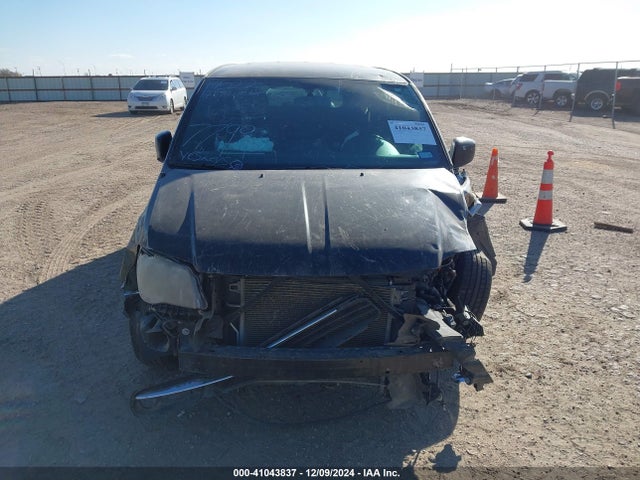 2C4RC1HG8ER177799 Chrysler Town & Country S