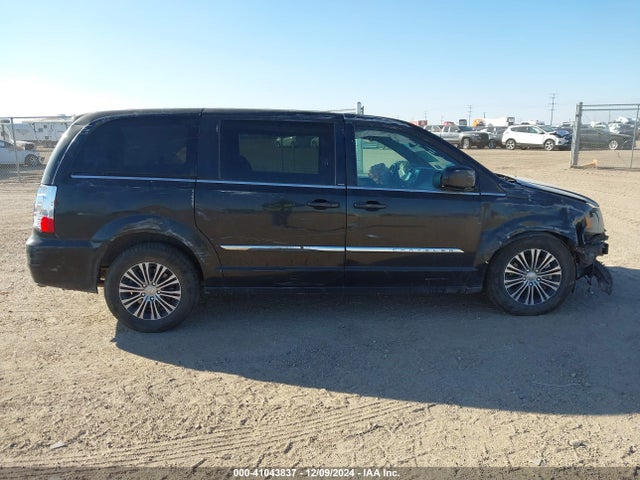 2C4RC1HG8ER177799 Chrysler Town & Country S