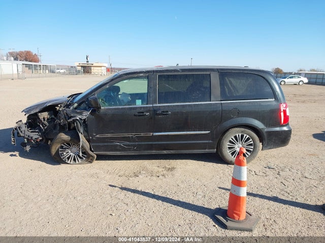 2C4RC1HG8ER177799 Chrysler Town & Country S