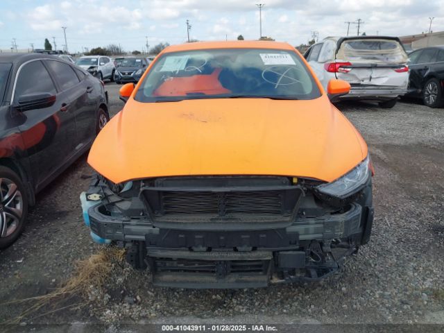 3FA6P0LU3KR200139 Ford Fusion Hybrid Se