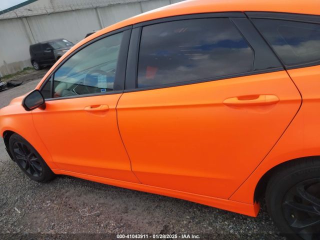 3FA6P0LU3KR200139 Ford Fusion Hybrid Se
