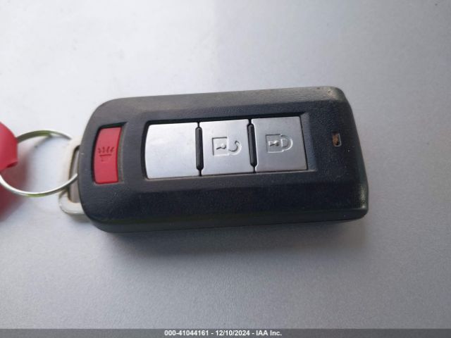 JA4AZ3A35JZ041056 Mitsubishi Outlander Se
