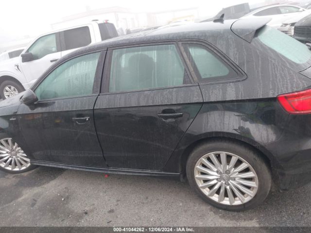 WAUUPBFF6HA077785 Audi A3 E-tron 1.4t Premium