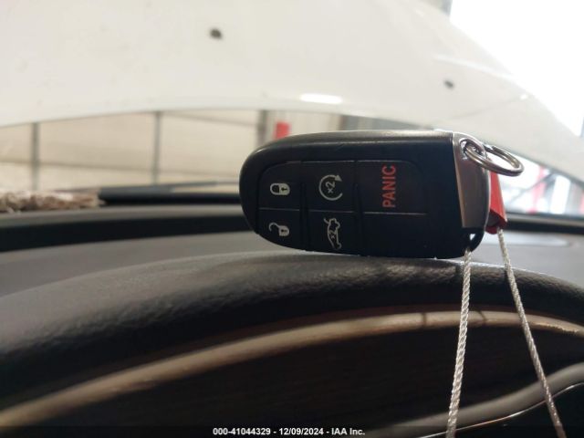 1C3CCCEG7FN601806 Chrysler 200 C