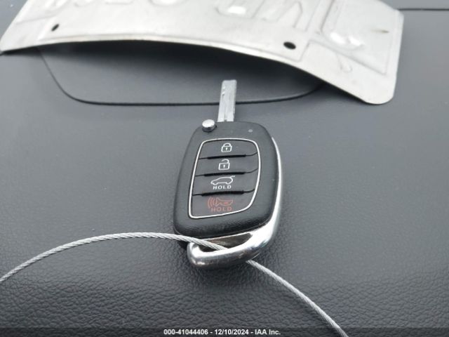 KM8J3CA4XHU555066 Hyundai TUCSON SE