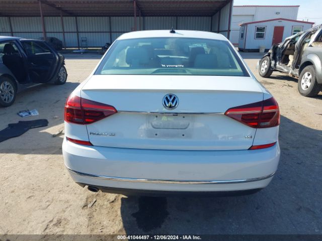1VWBA7A35JC032267 Volkswagen Passat 2.0t Se