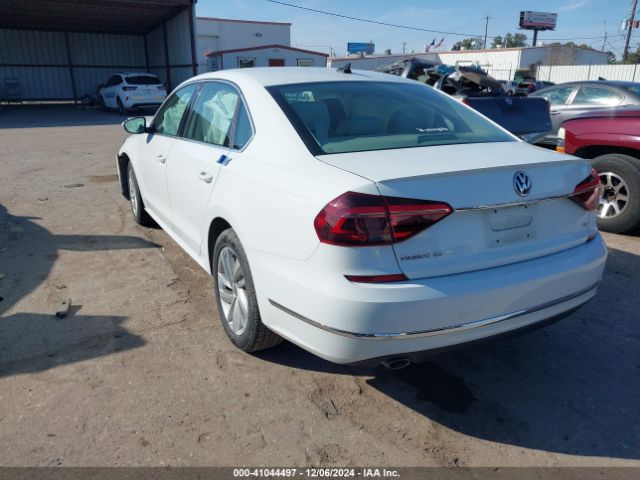 1VWBA7A35JC032267 Volkswagen Passat 2.0t Se