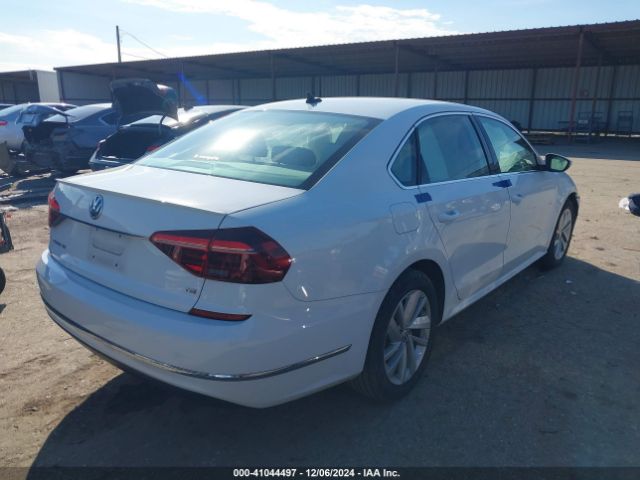 1VWBA7A35JC032267 Volkswagen Passat 2.0t Se