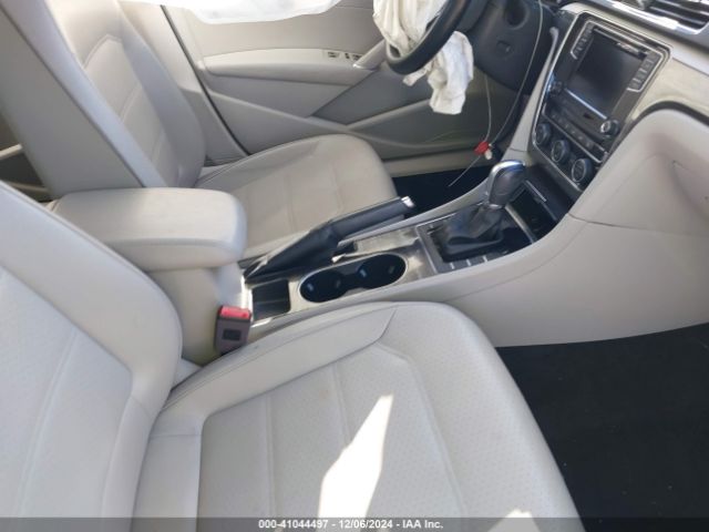 1VWBA7A35JC032267 Volkswagen Passat 2.0t Se