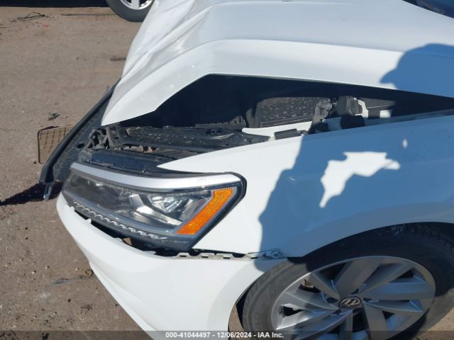 1VWBA7A35JC032267 Volkswagen Passat 2.0t Se