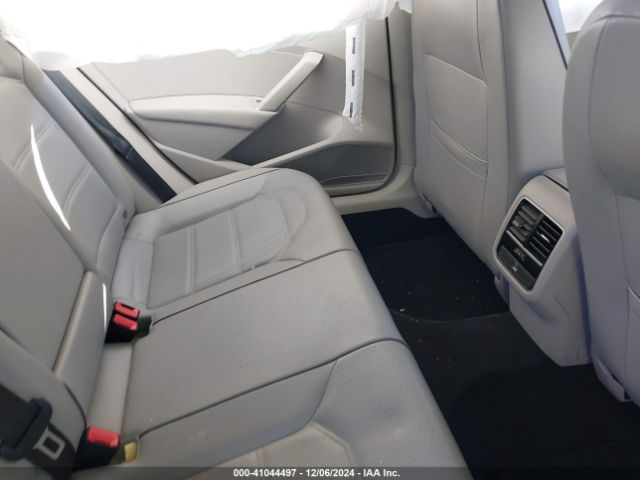 1VWBA7A35JC032267 Volkswagen Passat 2.0t Se