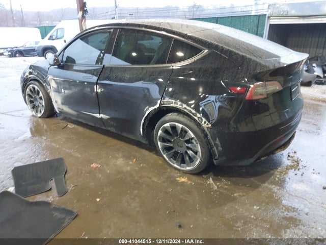 2022 TESLA MODEL Y 7SAYGDEE8NF534630 Photo 2