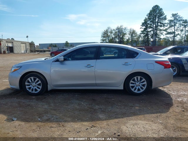 Nissan Altima 2.5 S 2017 1N4AL3AP1HC256253 Image 15