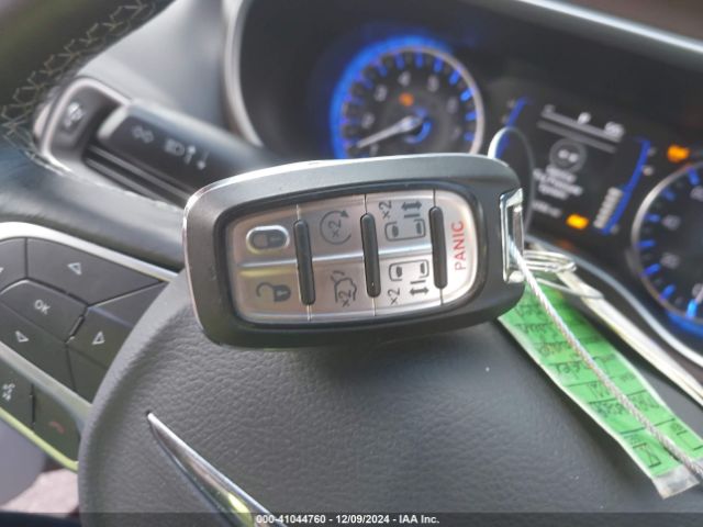 2C4RC1DG1MR556020 Chrysler Voyager Lxi