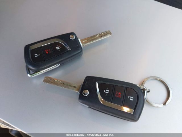 JTNKHMBX8L1072903 Toyota C-HR LE