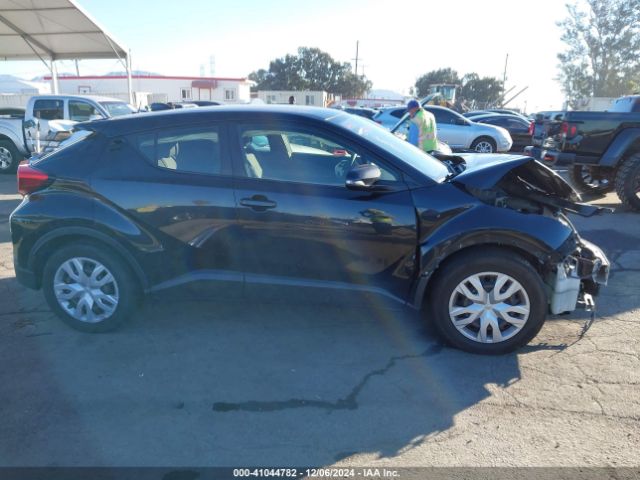 JTNKHMBX8L1072903 Toyota C-HR LE