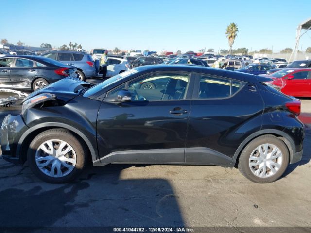 JTNKHMBX8L1072903 Toyota C-HR LE