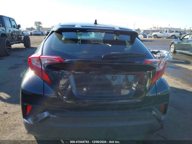 JTNKHMBX8L1072903 Toyota C-HR LE