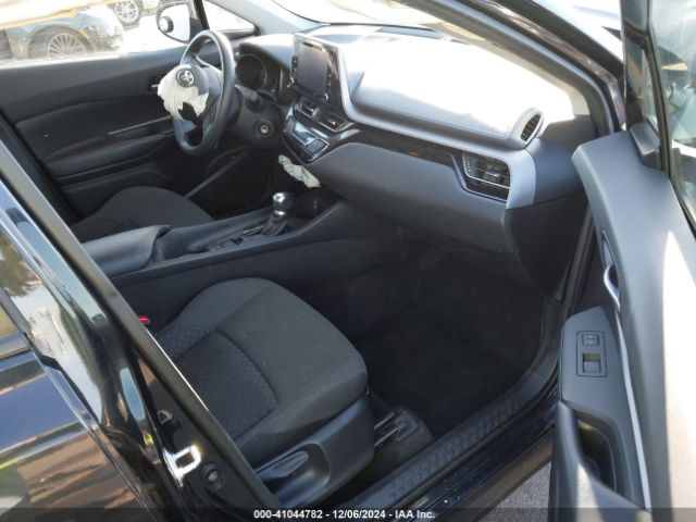 JTNKHMBX8L1072903 Toyota C-HR LE
