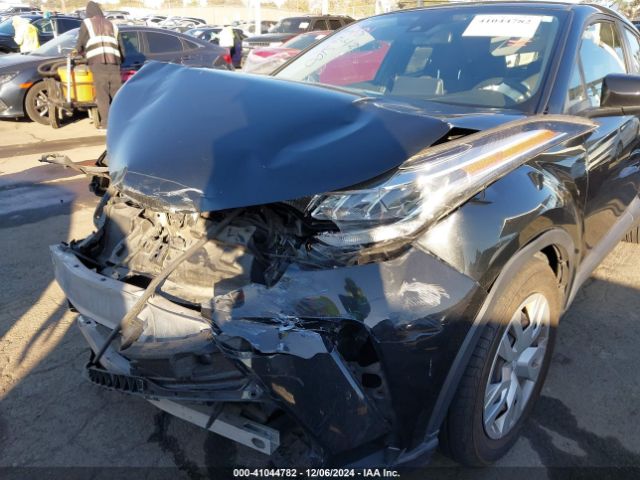 JTNKHMBX8L1072903 Toyota C-HR LE