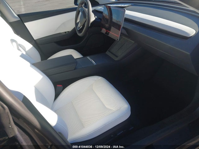 2024 TESLA MODEL 3 5YJ3E1EB3RF760453 Photo 4