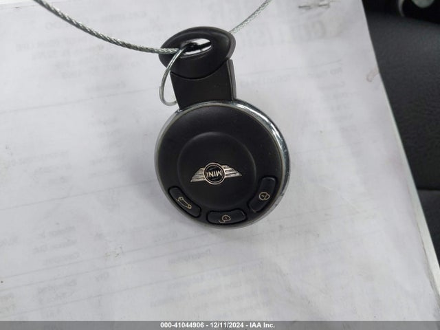 2010 MINI COOPER S CLUBMAN WMWMM3C58ATP75951 Photo 10