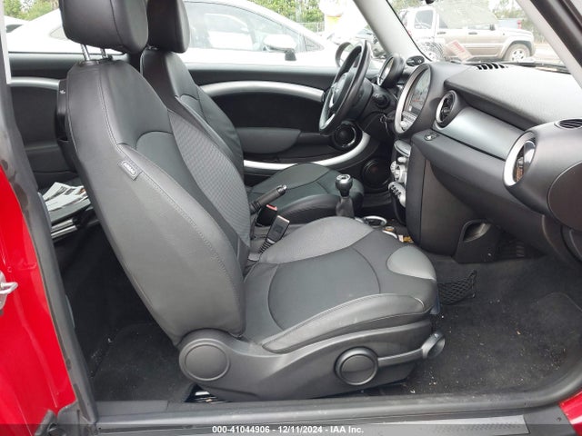 2010 MINI COOPER S CLUBMAN WMWMM3C58ATP75951 Photo 4