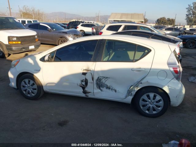 JTDKDTB36E1574951 Toyota Prius C One
