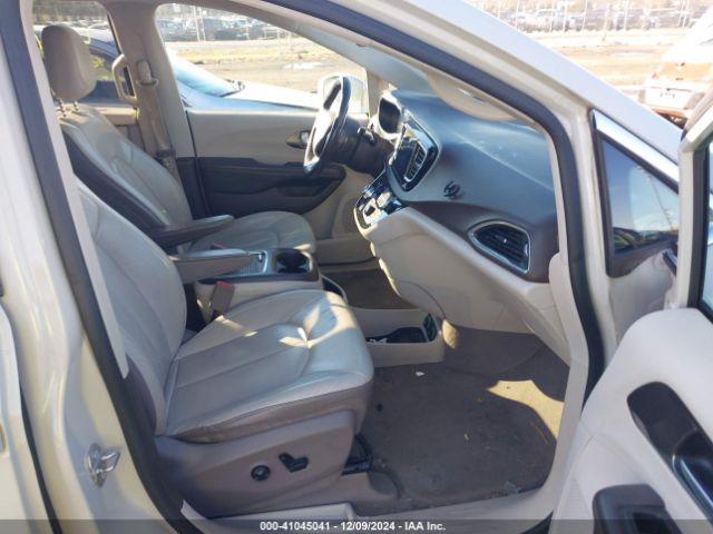 2C4RC1EG0HR584587 Chrysler Pacifica Touring-l Plus