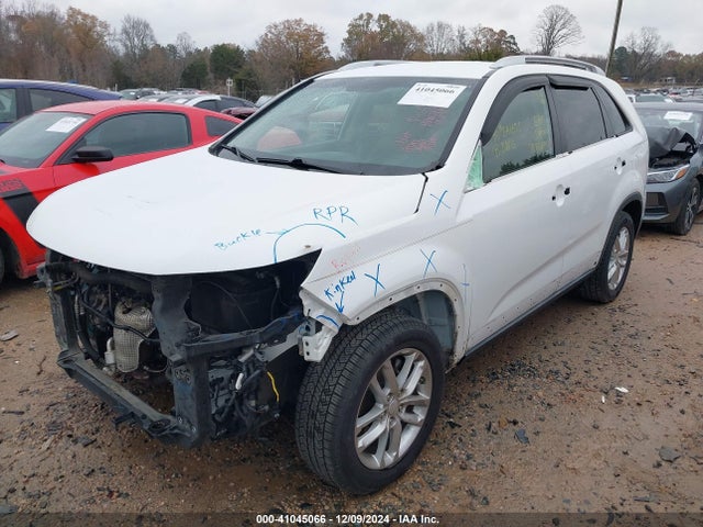 KIA Sorento Lx V6 2015 5XYKT4A70FG551504 Image 2