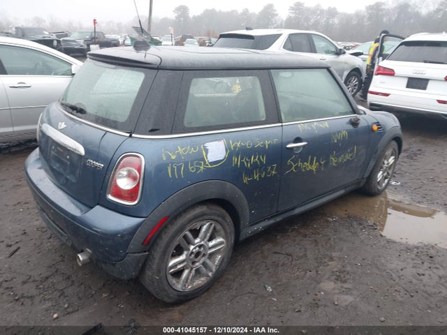 2011 MINI COOPER WMWSU3C54BT096879 Photo 3