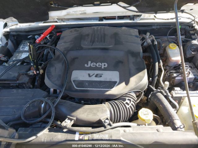 1C4BJWEG9HL679601 Jeep Wrangler Unlimited Sahara