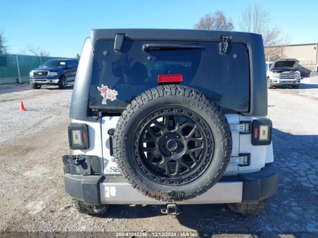 1C4BJWEG9HL679601 Jeep Wrangler Unlimited Sahara