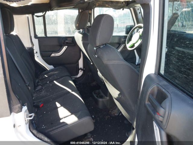 1C4BJWEG9HL679601 Jeep Wrangler Unlimited Sahara